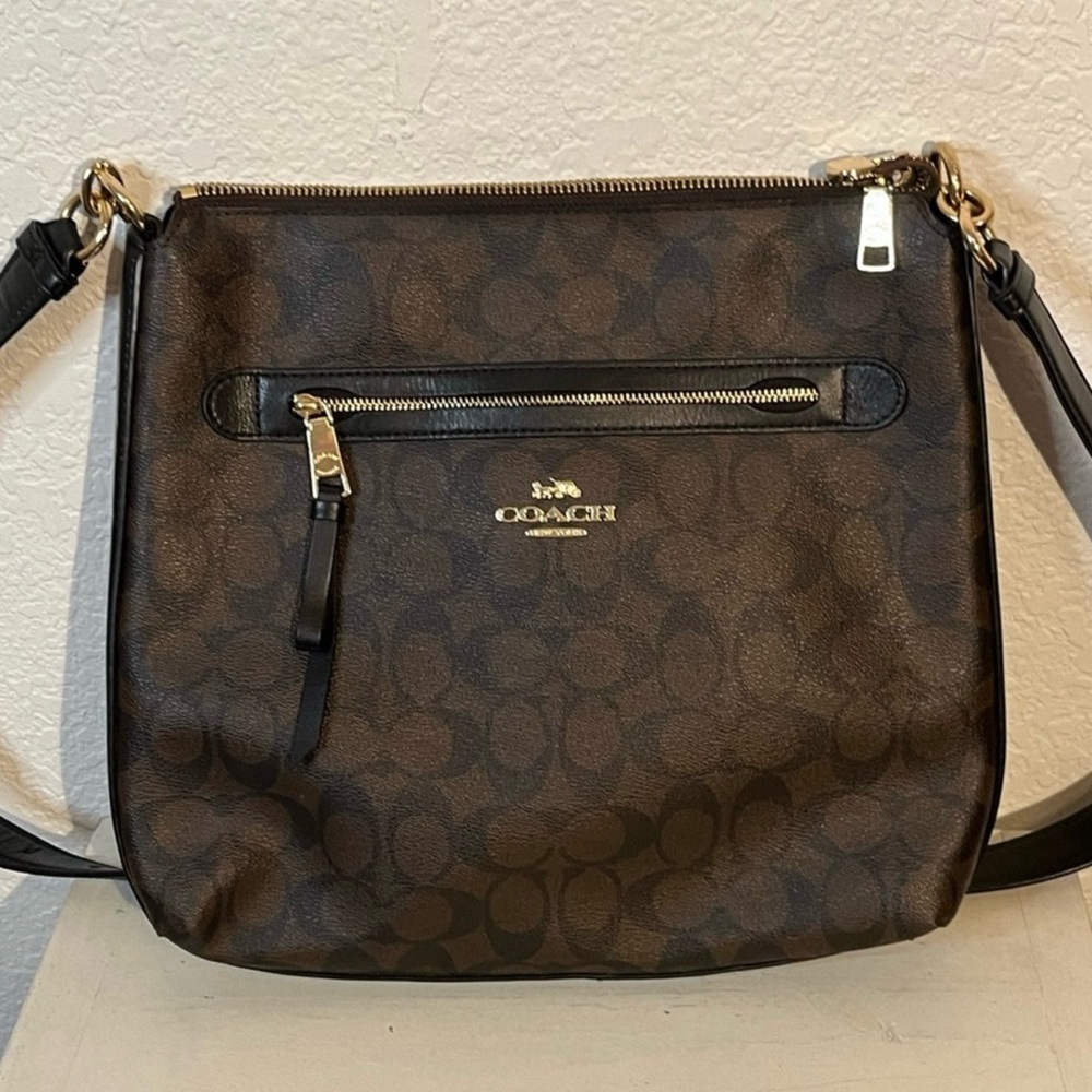 Coach Mae Signature “C” brown & black crossbody adjustable strap purse bag! EUC